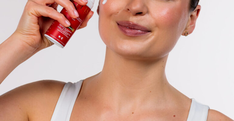 Krem o długotrwałym działaniu liftingująco-regenerującym – zdjęcie 2